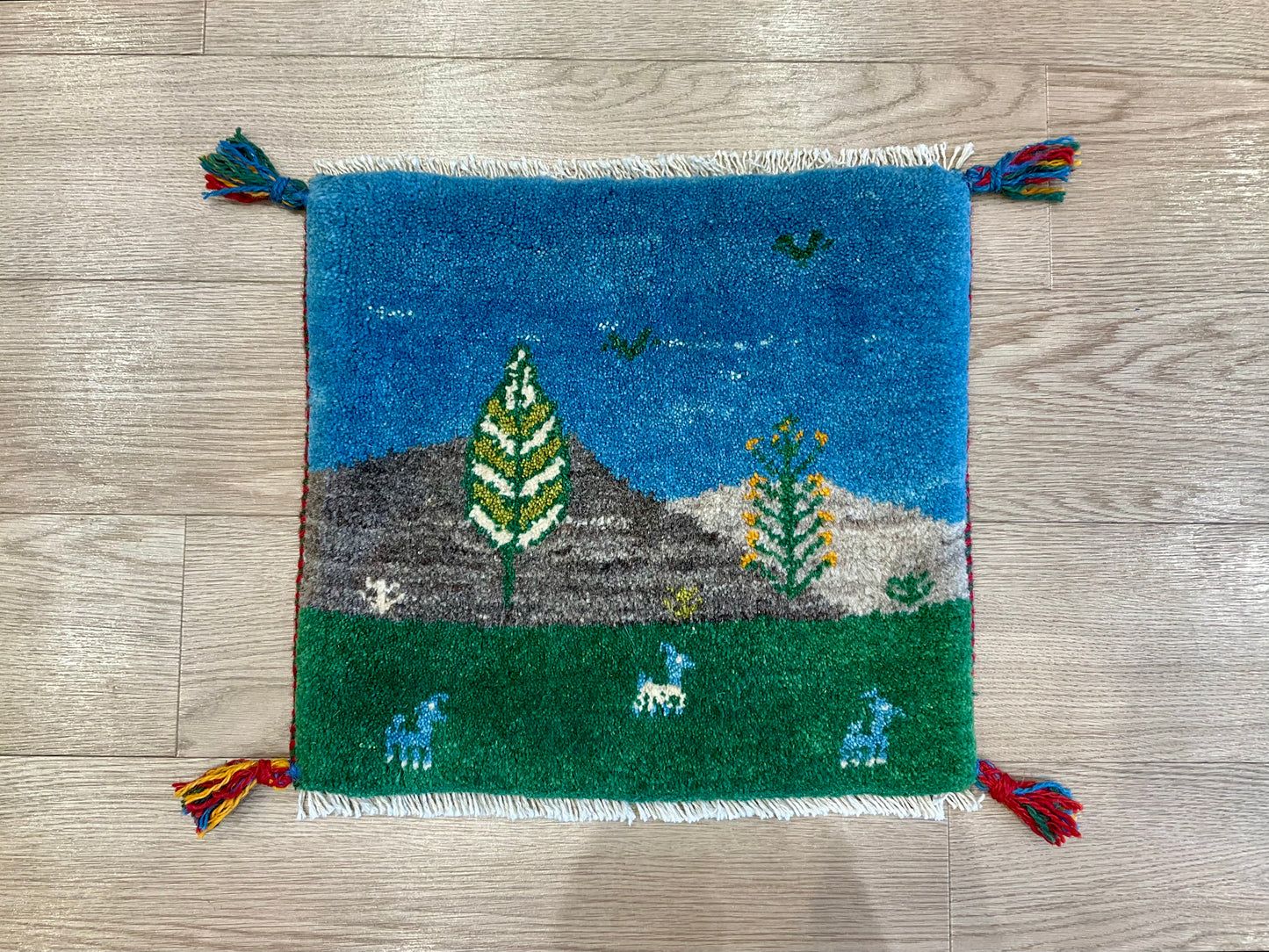 ギャッベ 42cm x 40cm Z40