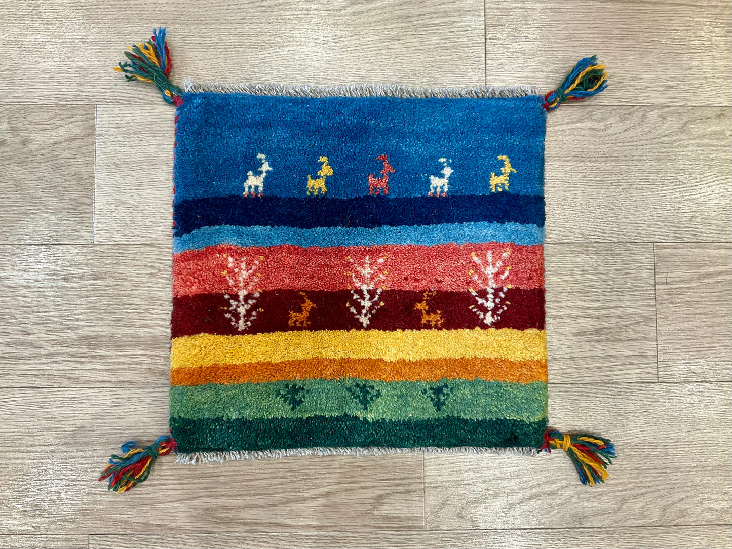 ギャッベ 40cm x 38cm Z90