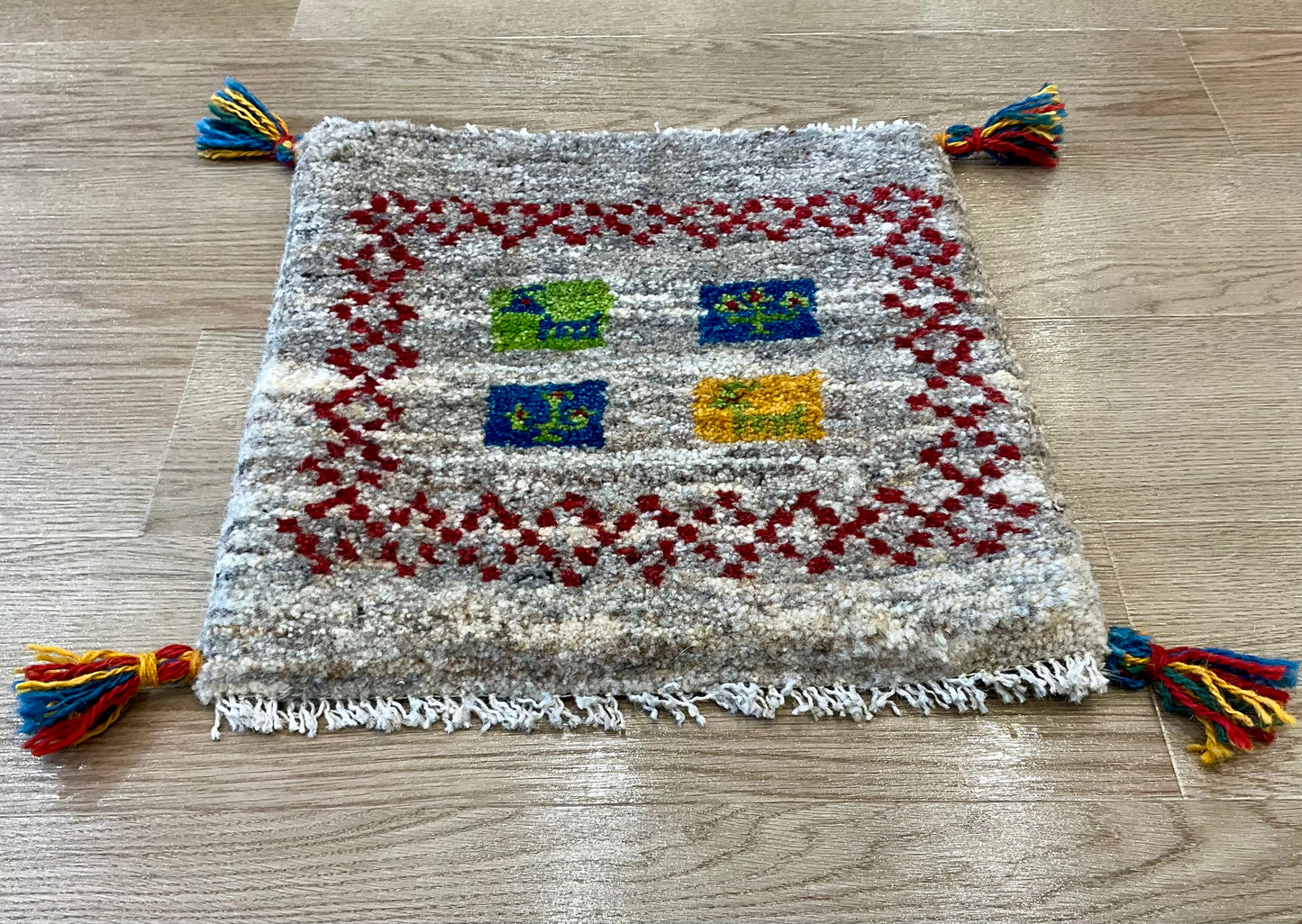 ギャッベ 42cm x 40cm T2111