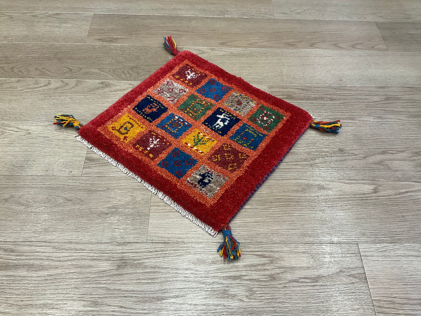 ギャッベ 43cm x 39cm Z471