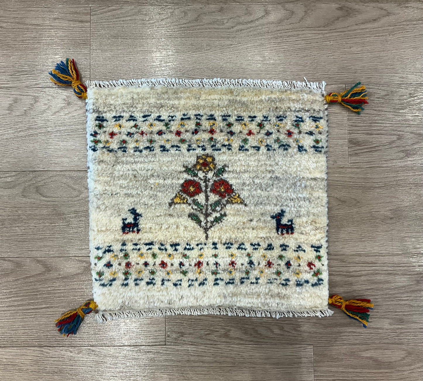 ギャッベ 42cm x 39cm Z1825