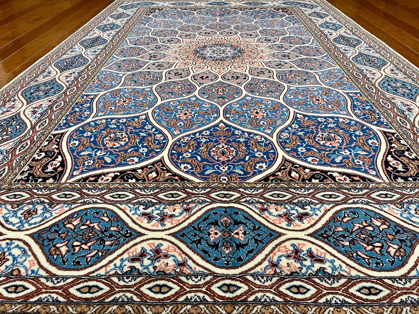【オンライン限定】ナインシシラ ハビビアン工房 228cm x 148cm PS2740