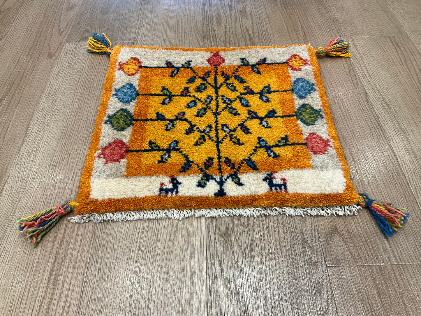 ギャッベ 41cm x 39cm AJ28546
