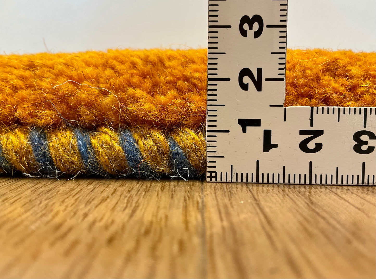 ギャッベ 43cm x 42cm Z713