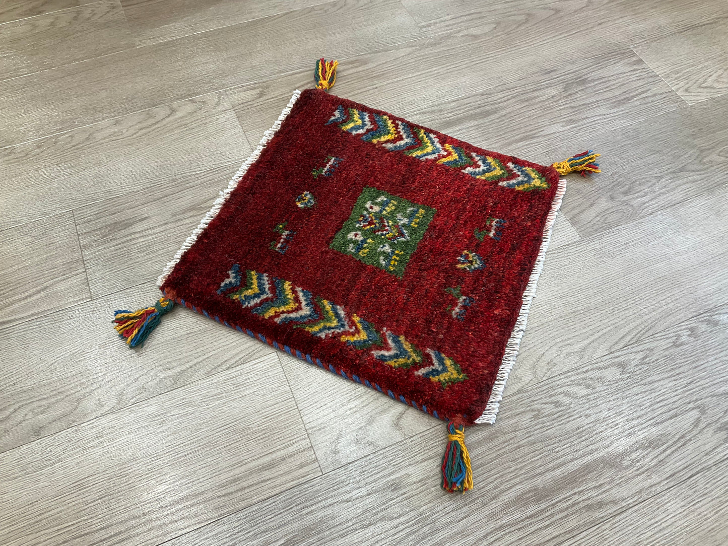 ギャッベ 40cm x 40cm Z486