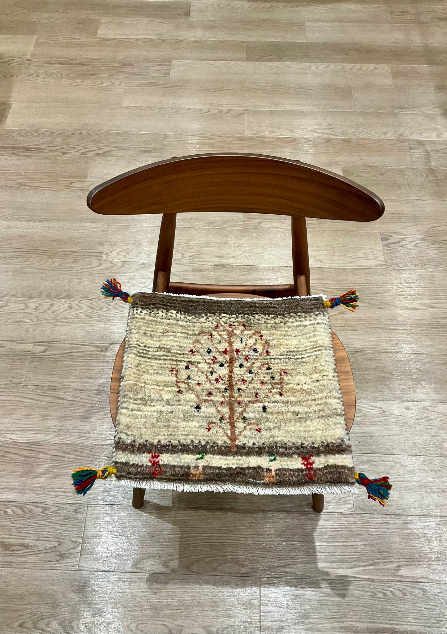 ギャッベ 43cm x 41cm Z1812