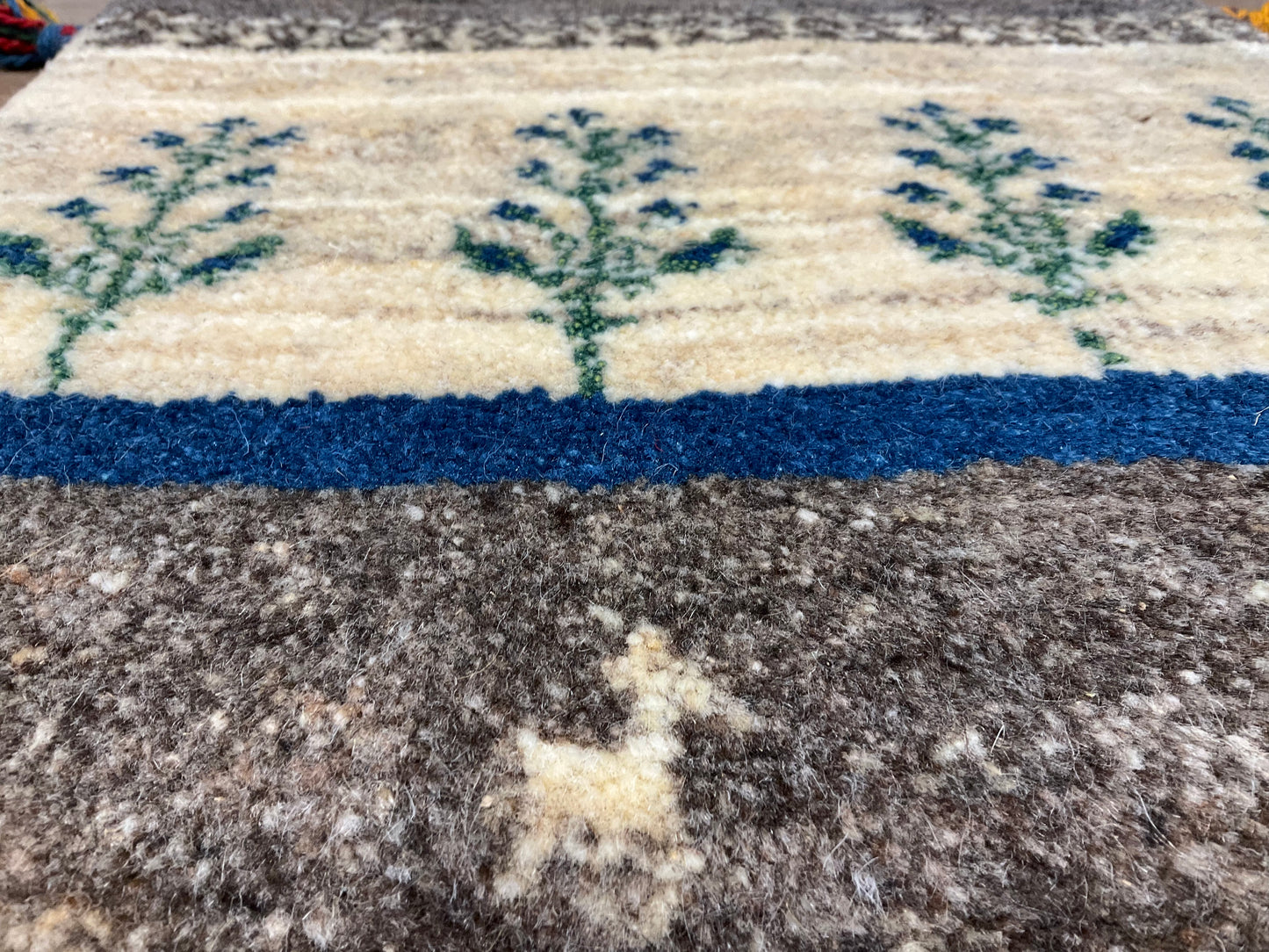 ギャッベ 43cm x 40cm Z106