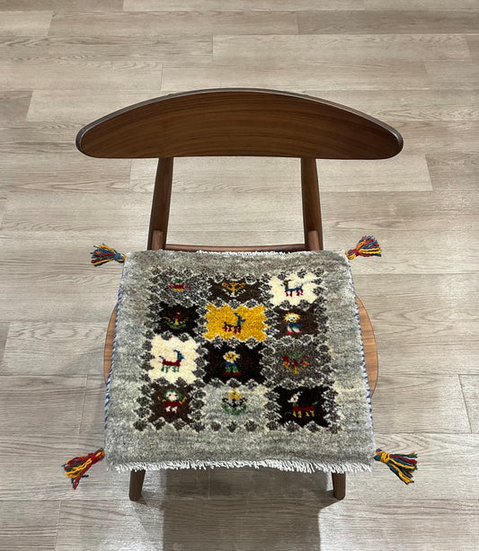 ギャッベ 44cm x 42cm Z1256