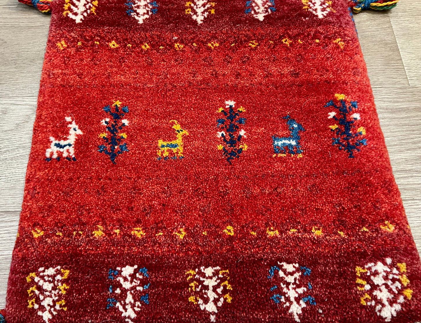 ギャッベ 41cm x 43cm Z2062