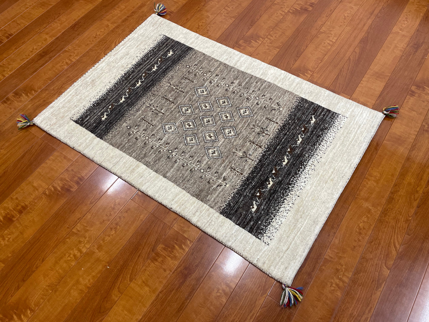 【オンライン限定】カシュクリギャッベ 126cm x 82cm RJ513