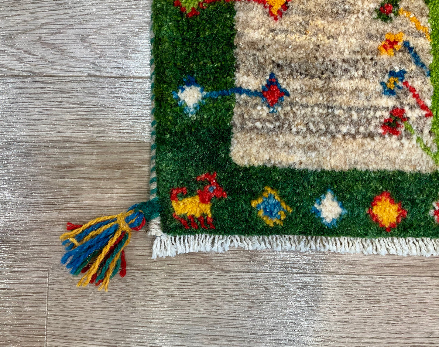 ギャッベ 44cm x 42cm Z1775