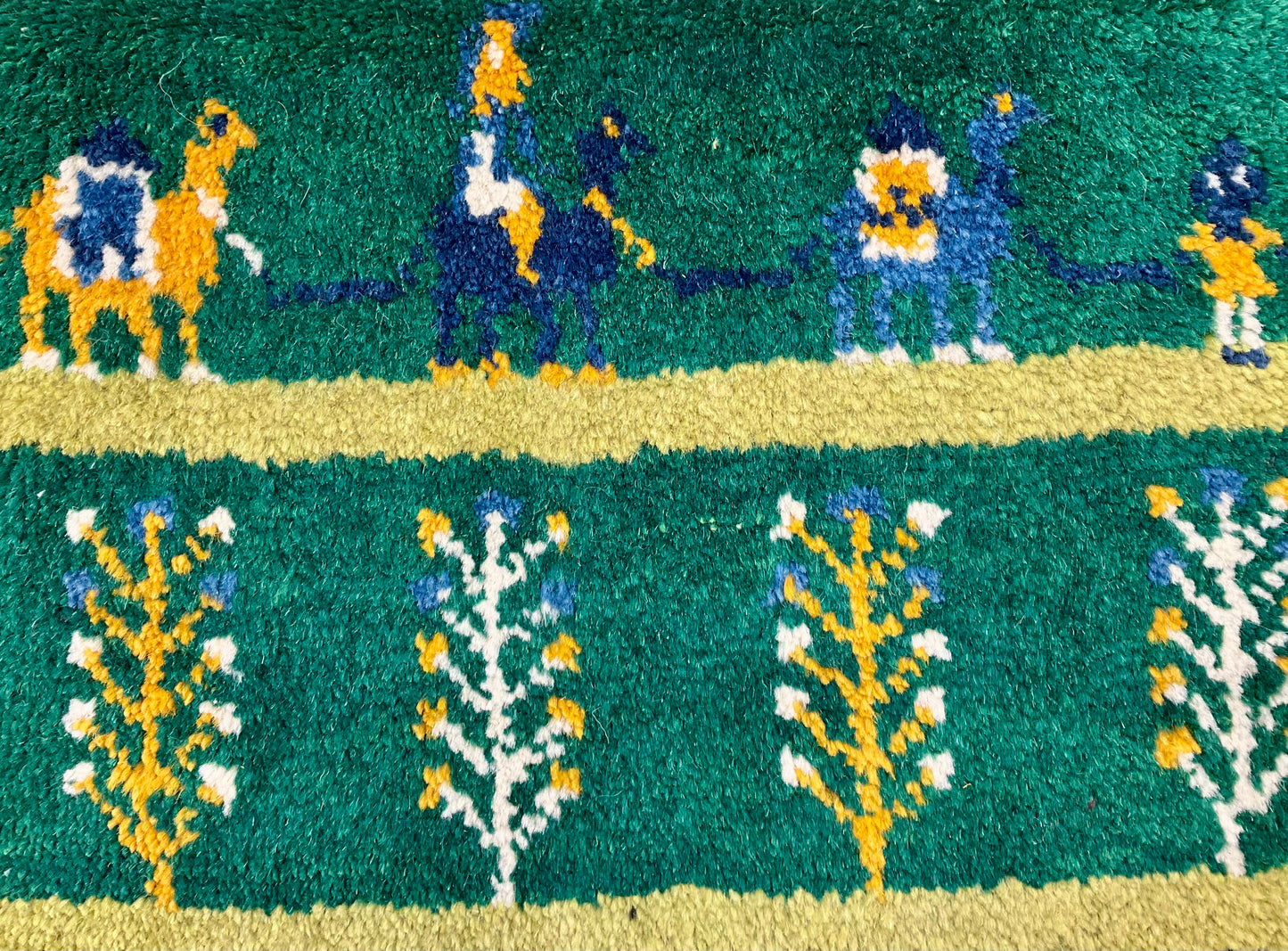 ギャッベ 44cm x 40cm Z752