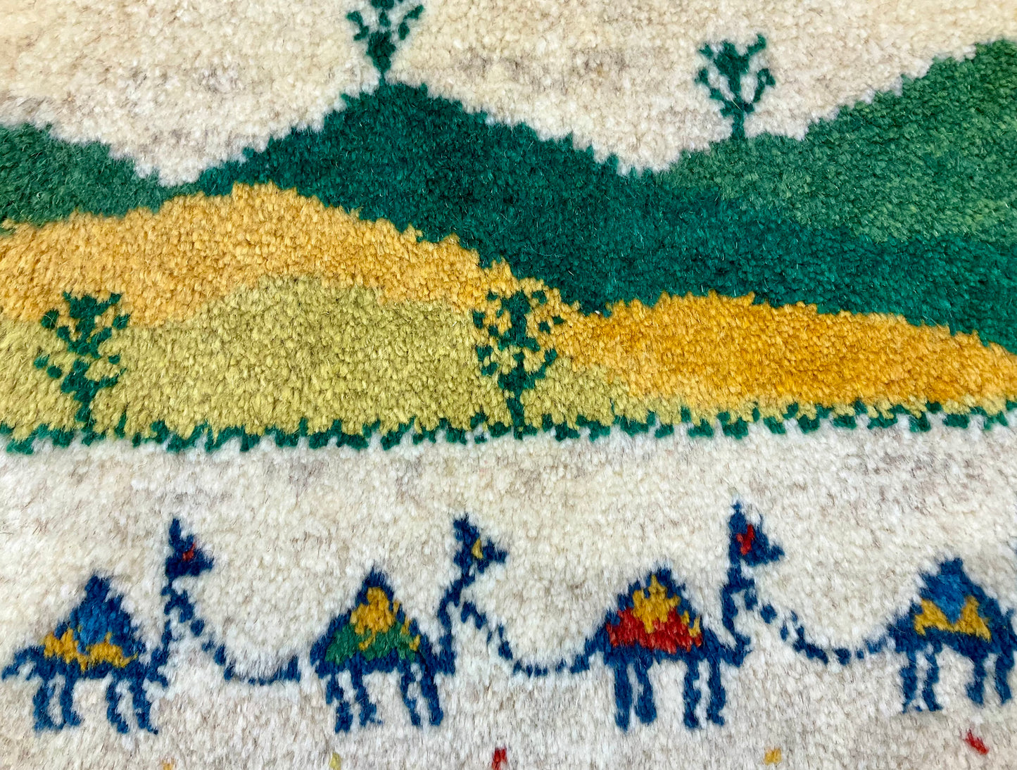 ギャッベ 43cm x 37cm Z1227