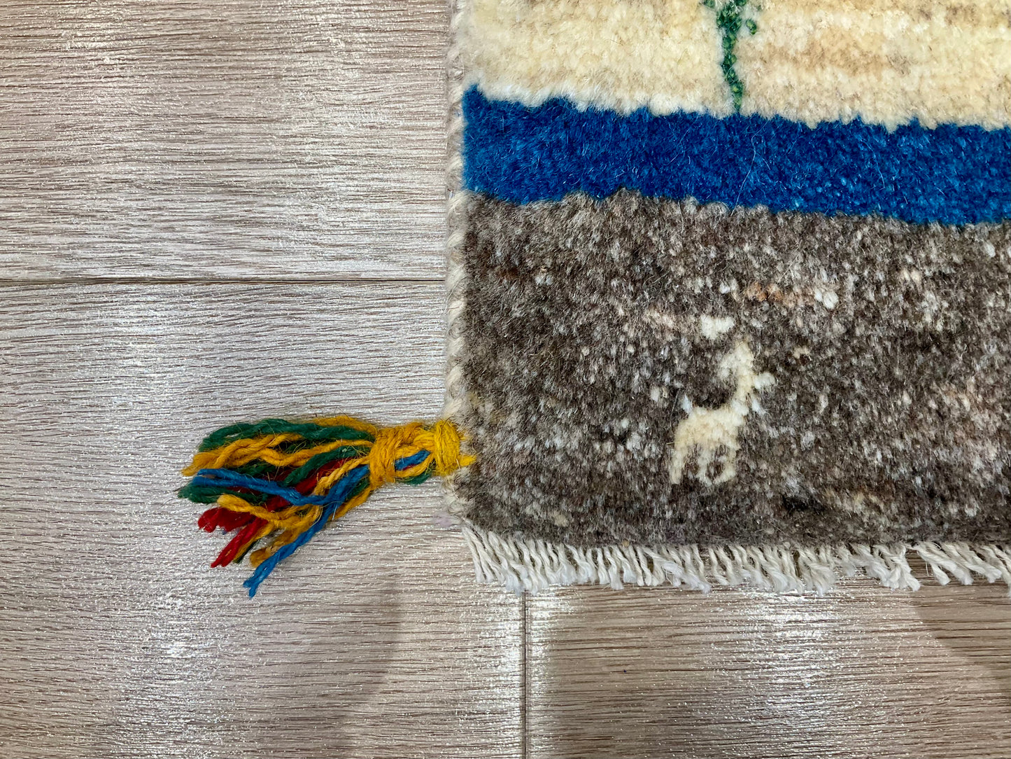 ギャッベ 43cm x 40cm Z106