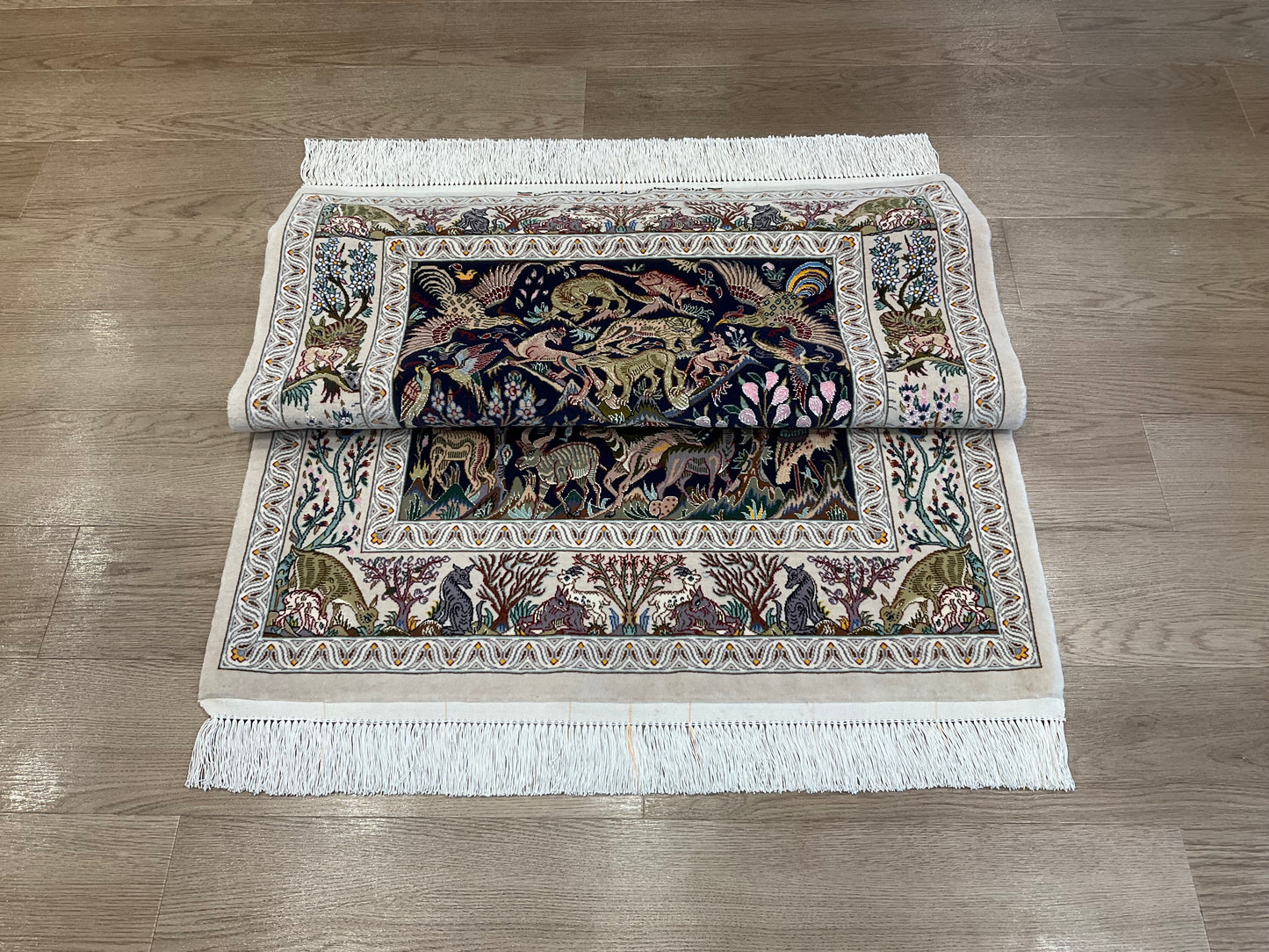 イスファハン バーネイ工房 138cm x 85cm A22619