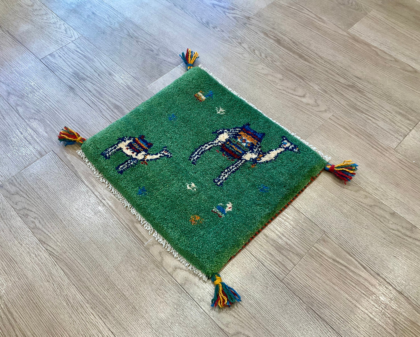 ギャッベ 46cm x 41cm Z965