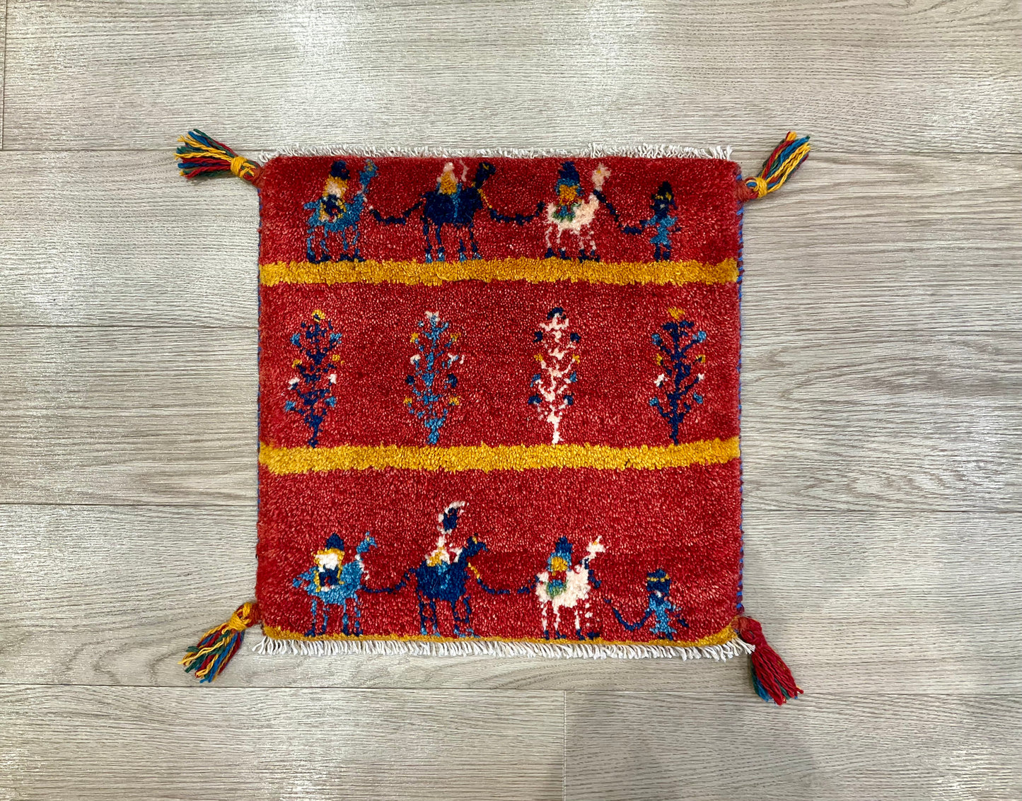 ギャッベ 40cm x 40cm Z475