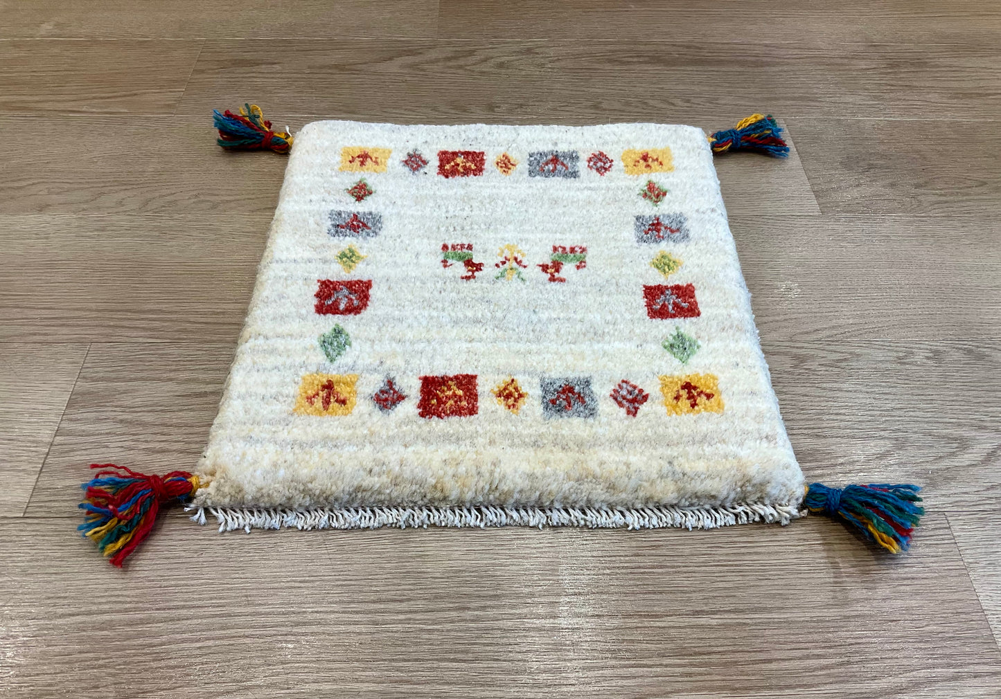 ギャッベ 41cm x 39cm T8701