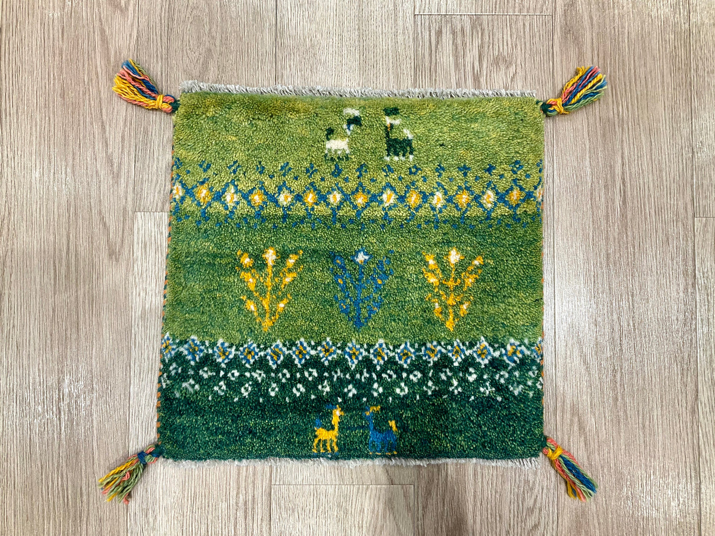 ギャッベ 40cm x 40cm AJ28963