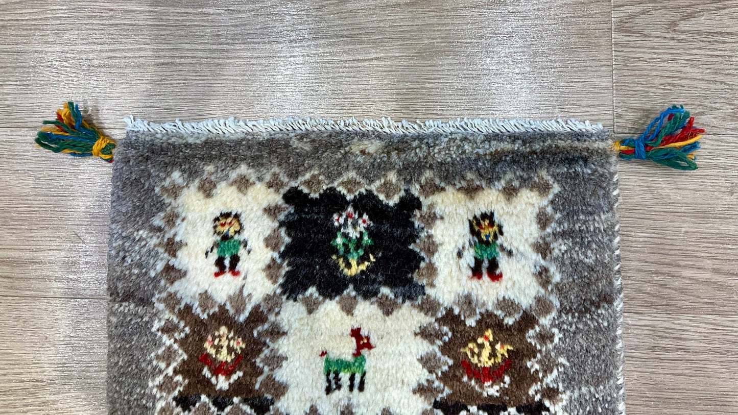 ギャッベ 44cm x 46cm Z1243