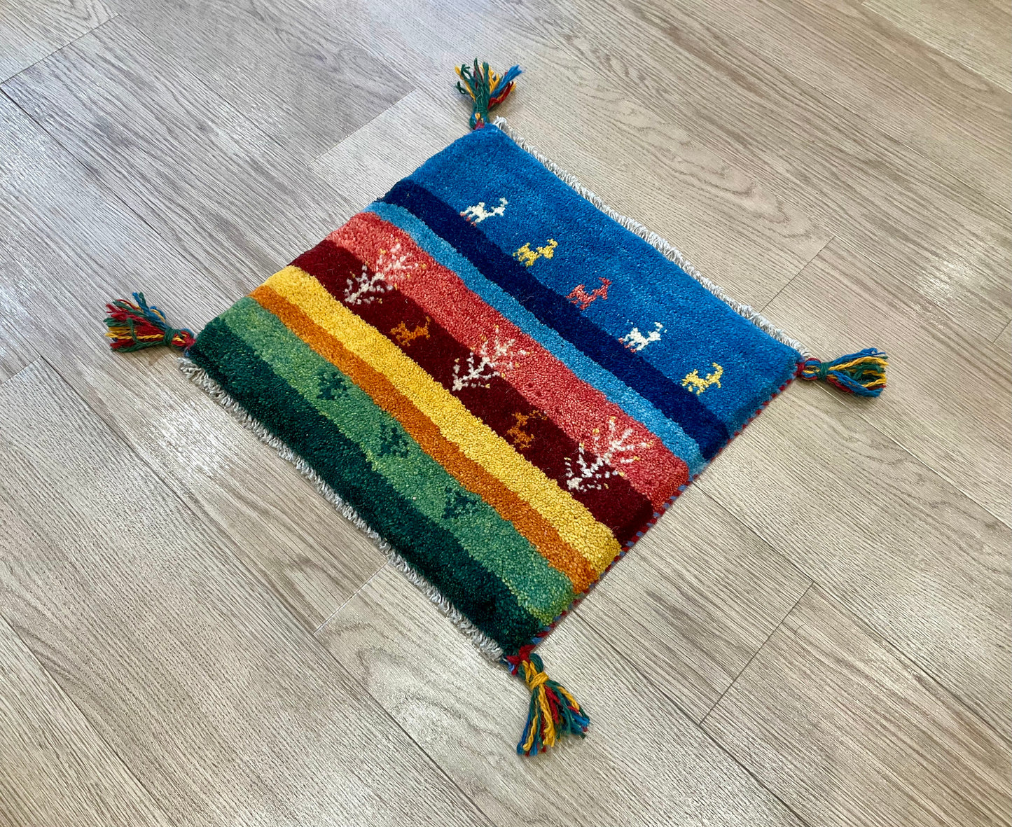 ギャッベ 40cm x 38cm Z90