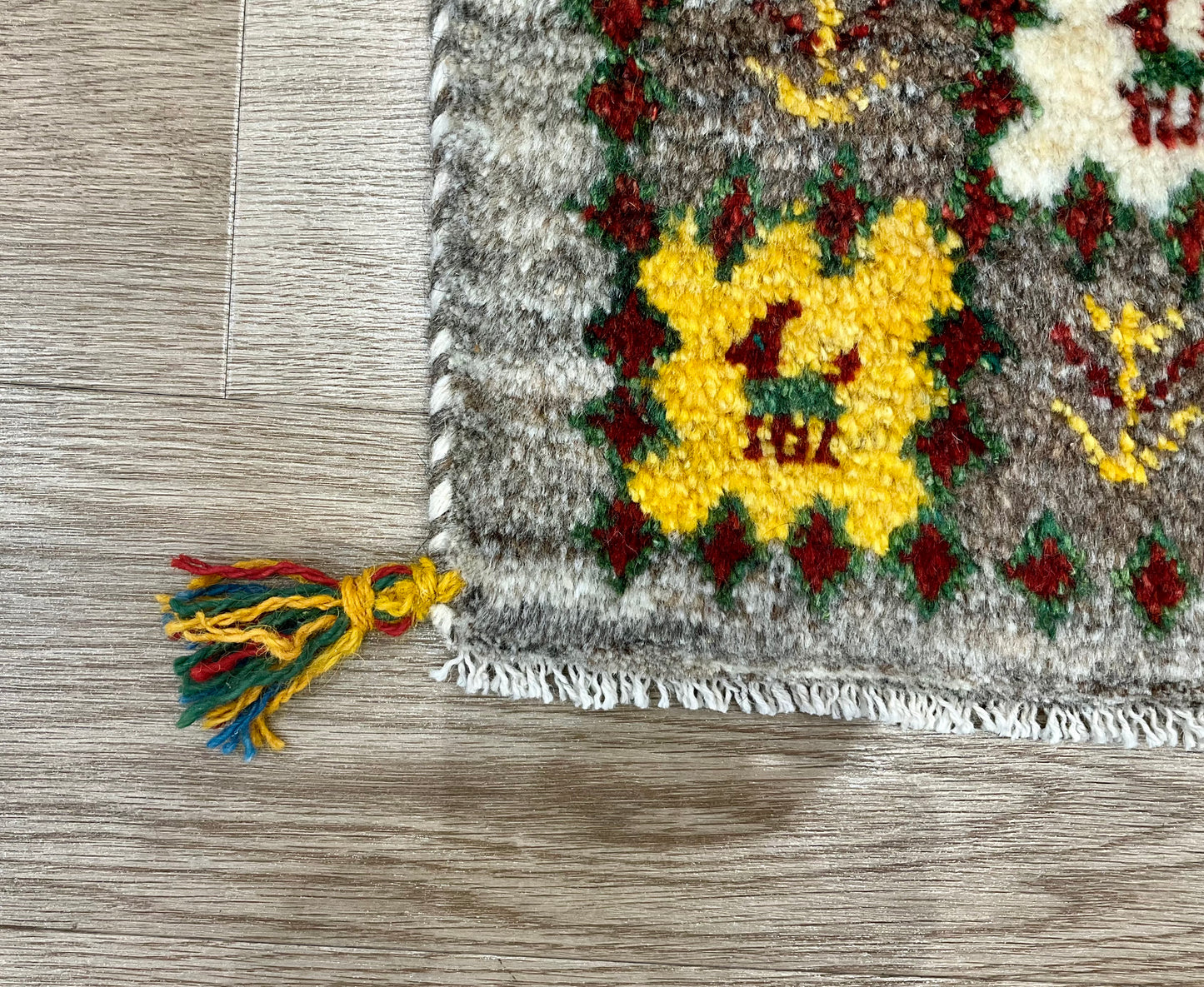 ギャッベ 40cm x 38cm Z1714