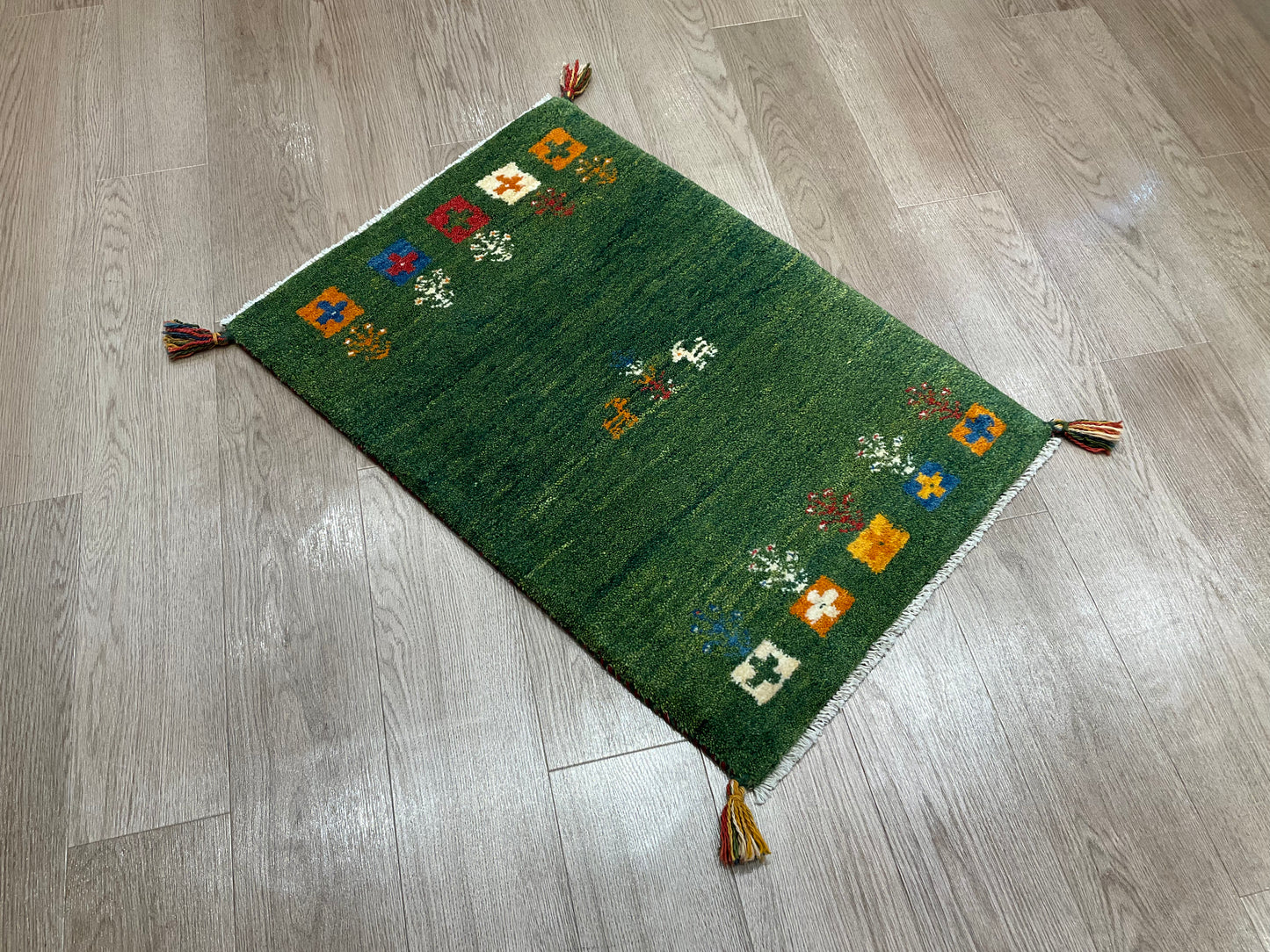 ギャッベ 85cm x 58cm RJ2658