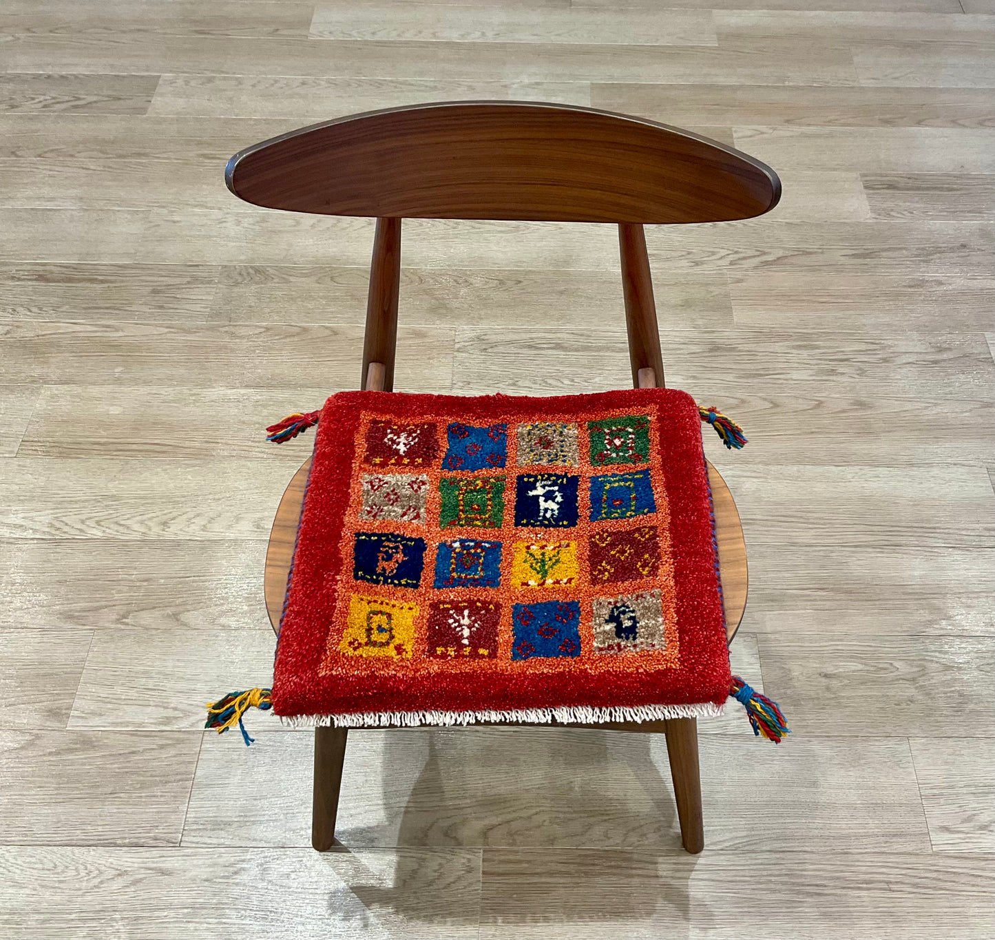 ギャッベ 43cm x 39cm Z471