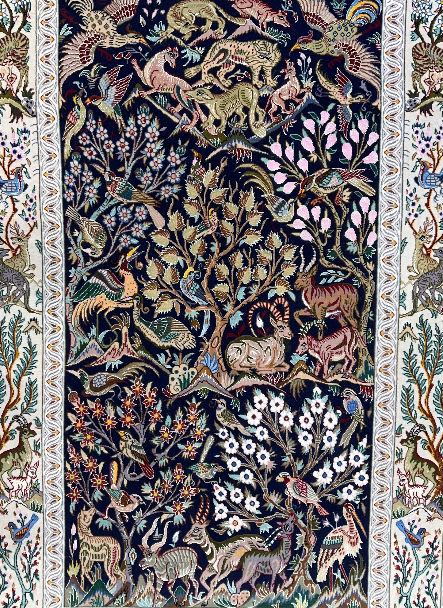 イスファハン バーネイ工房 138cm x 85cm A22619