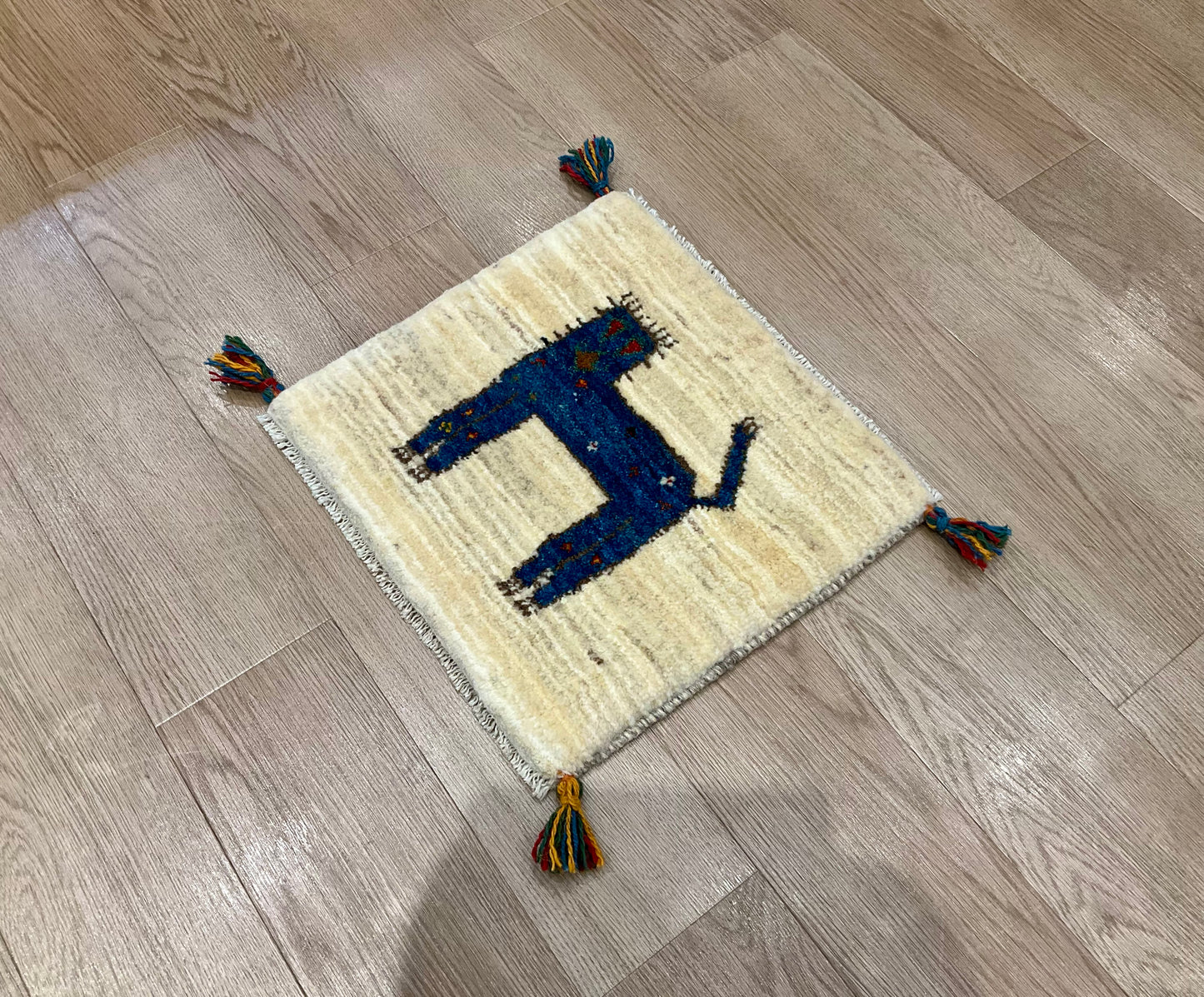 ギャッベ 44cm x 40cm Z1311