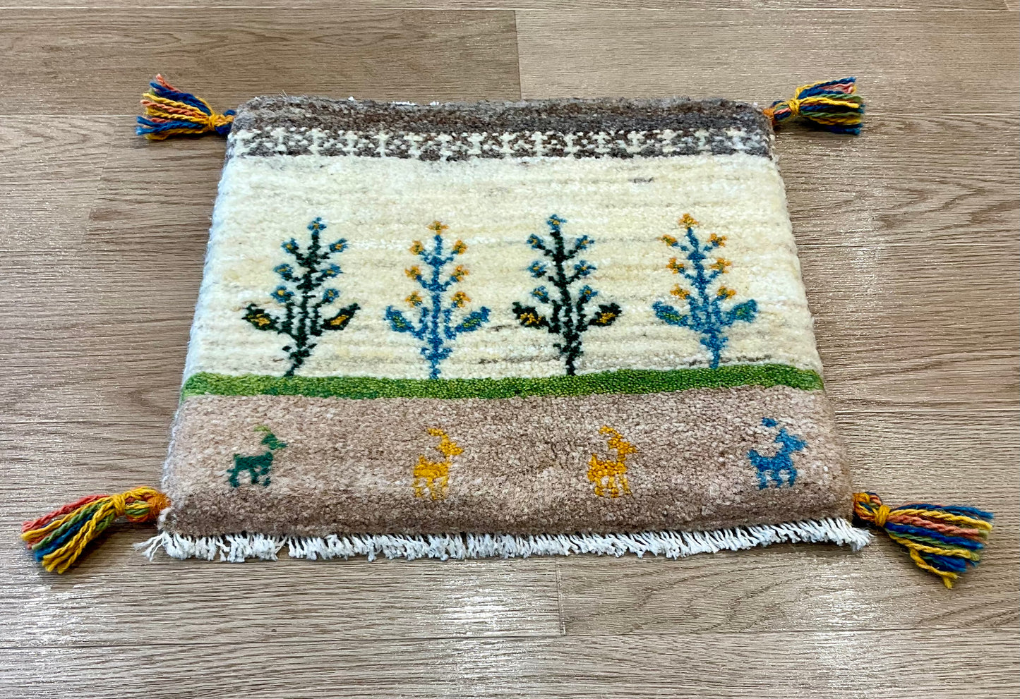 ギャッベ 40cm x 39cm T1953