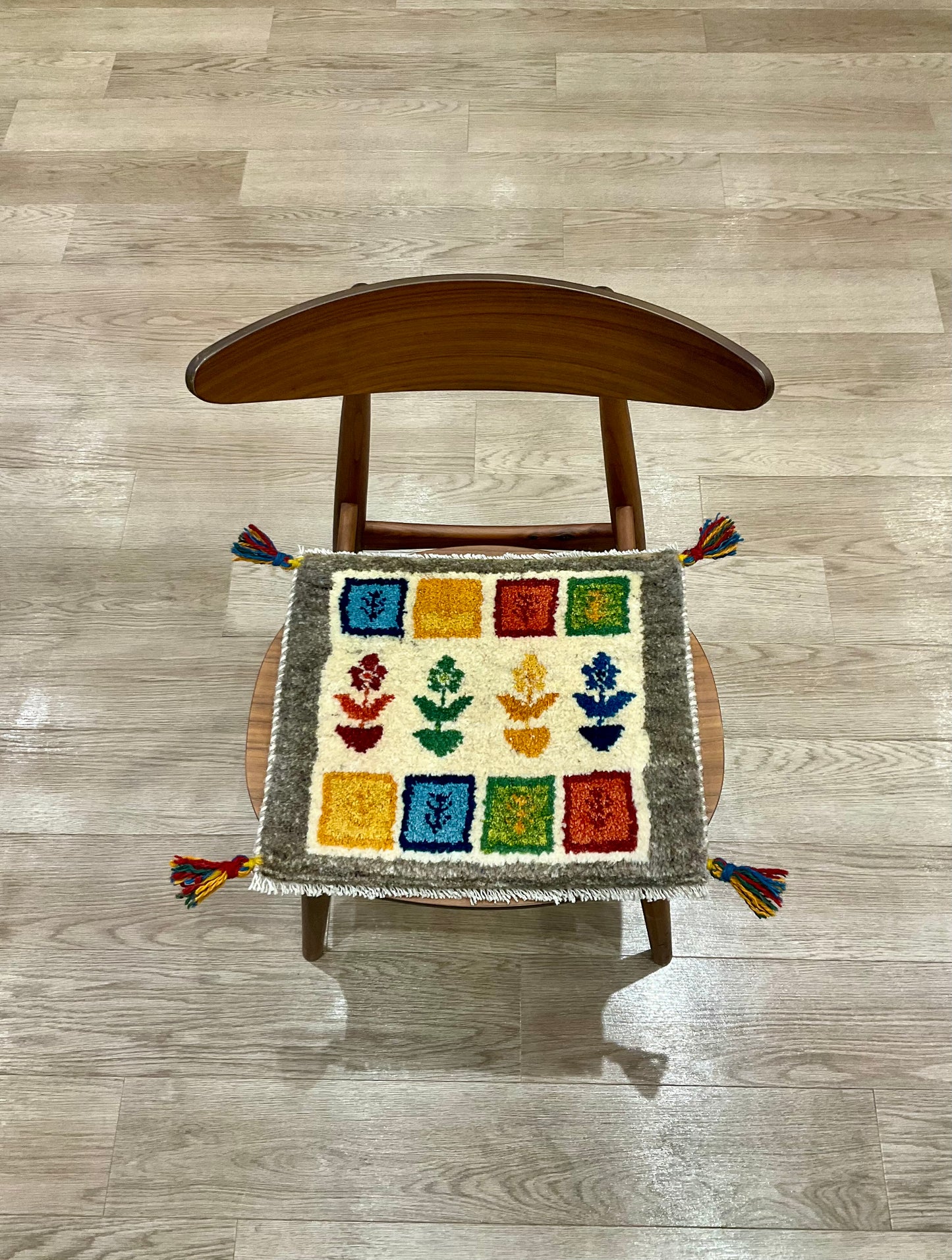 ギャッベ 43cm x 37cm Z1299