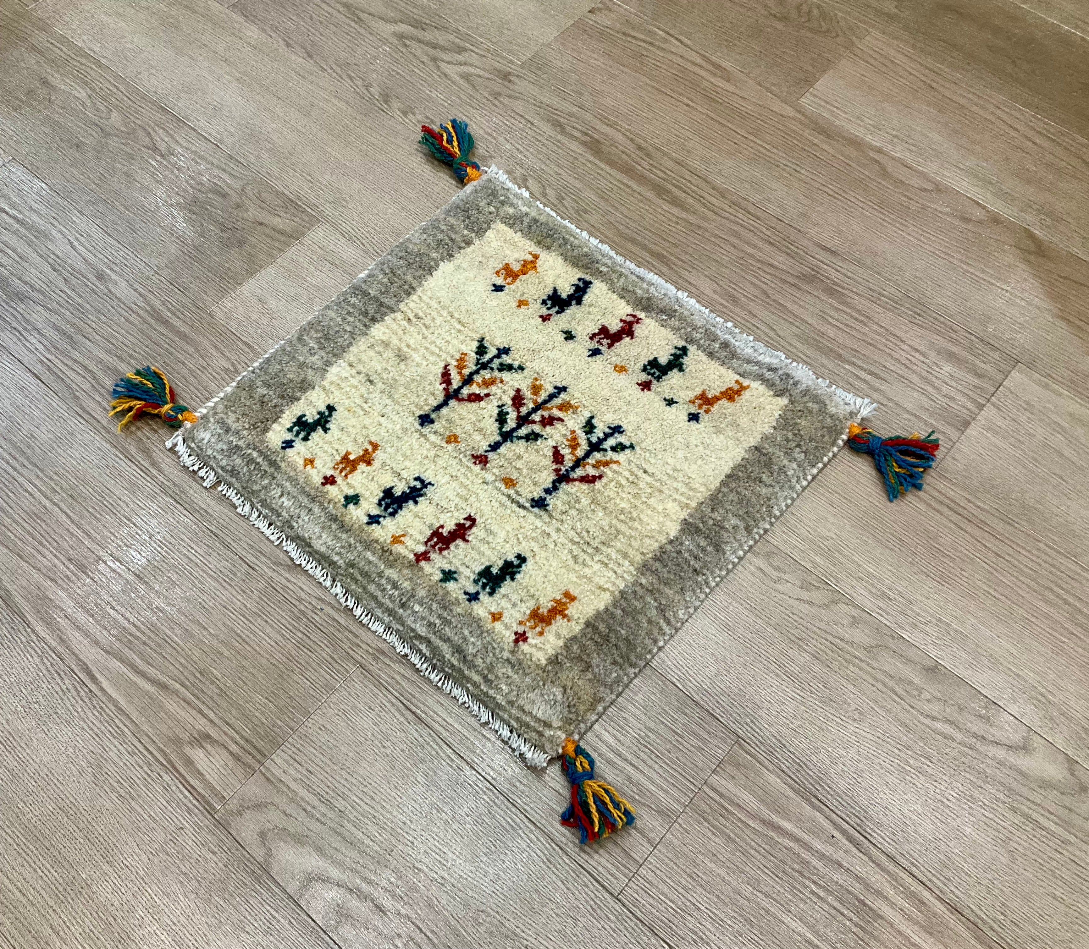 ペルシャ絨毯　ギャッペ　ギャベ 福岡店】ギャッベ 44cm x 41cm Z3665 – ペルシャ絨毯専門店 ペルシャン