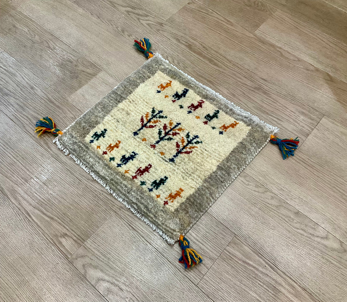 【福岡店】ギャッベ 44cm x 41cm Z3665