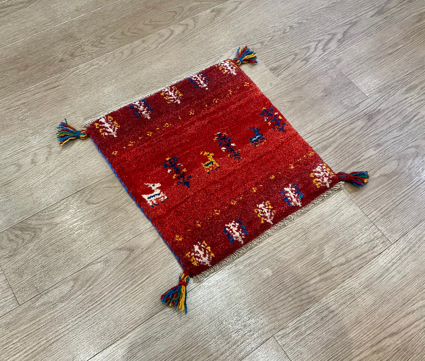 ギャッベ 40cm x 42cm Z2072