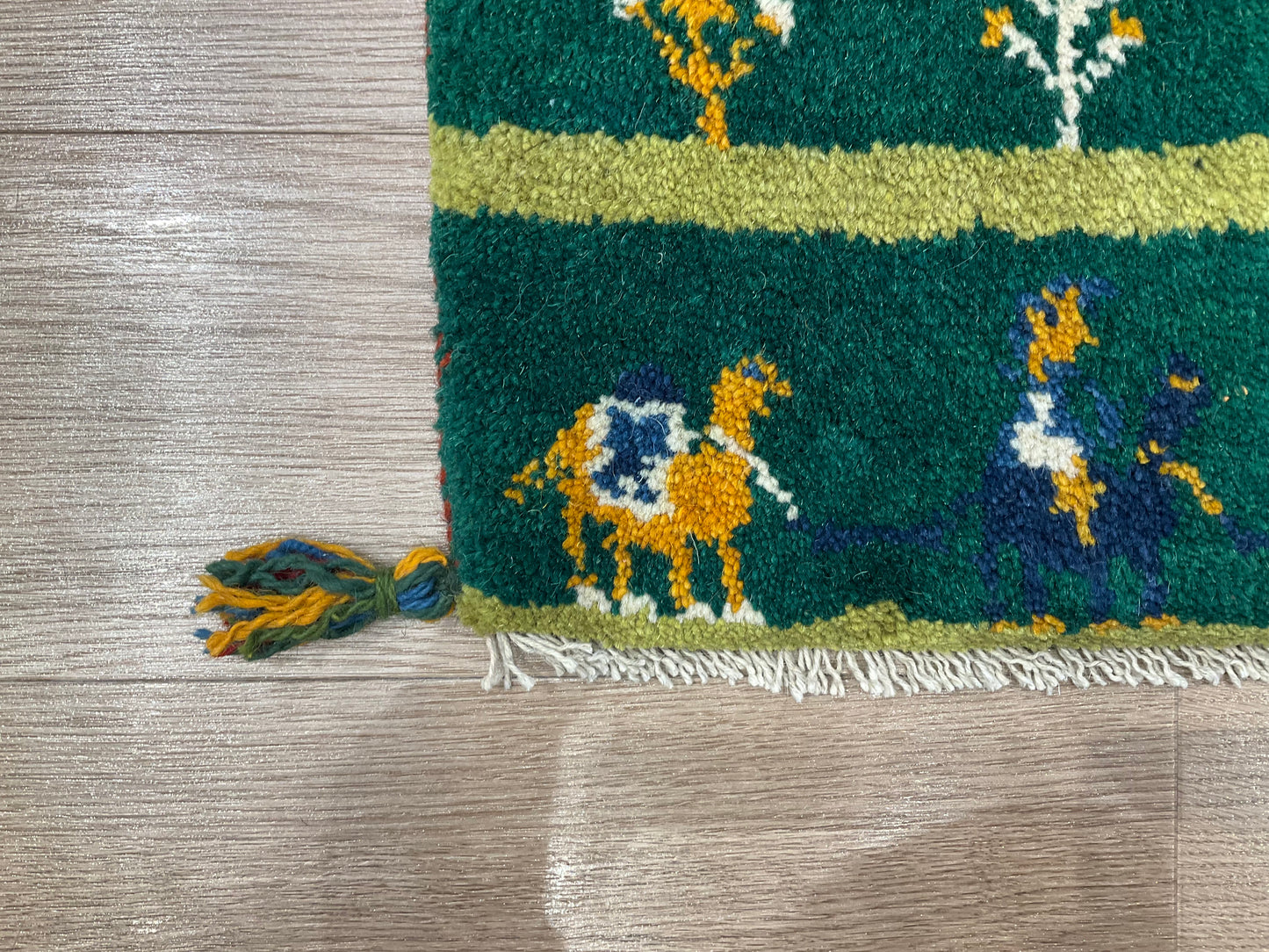 ギャッベ 44cm x 40cm Z752