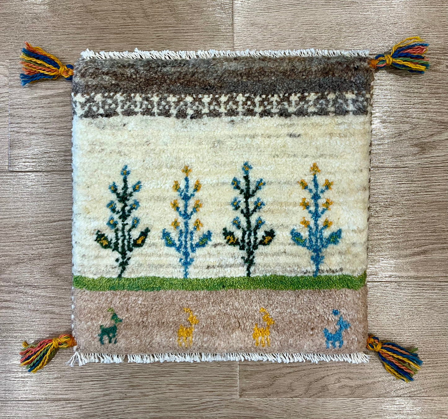 ギャッベ 40cm x 39cm T1953