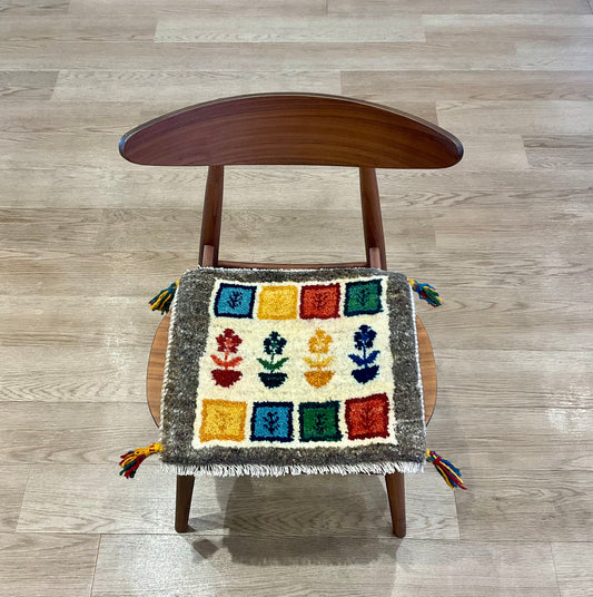 ギャッベ 43cm x 39cm Z96