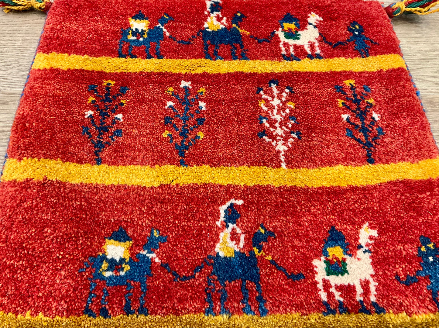 ギャッベ 45cm x 40cm Z2052