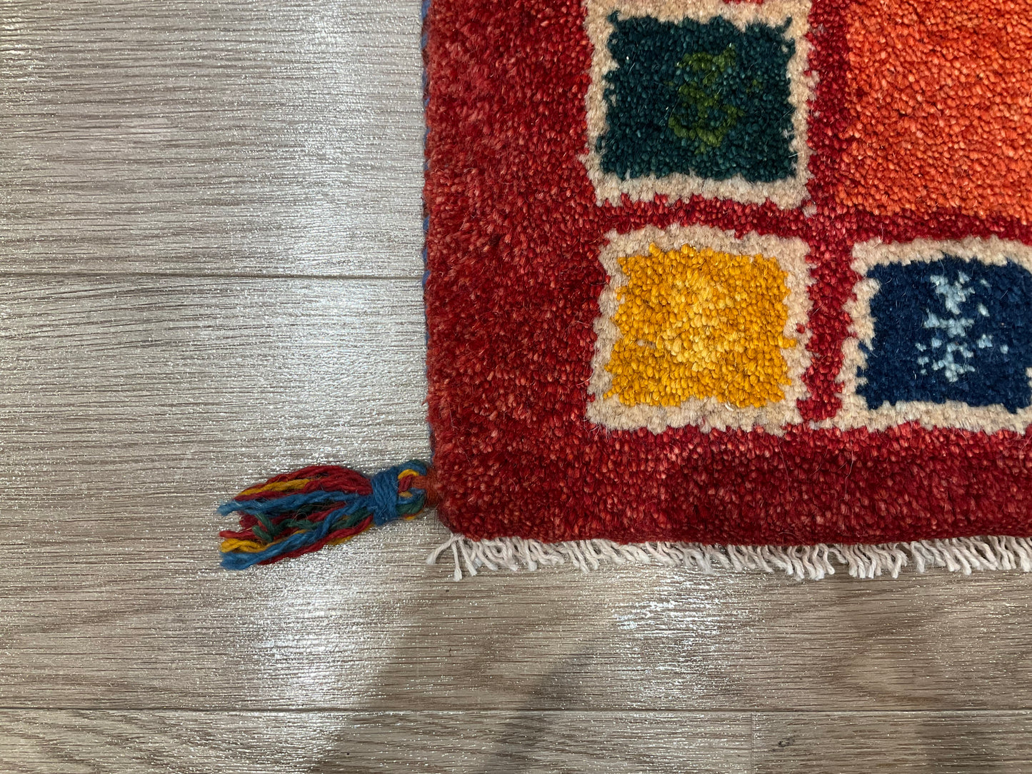 ギャッベ 43cm x 39cm Z596