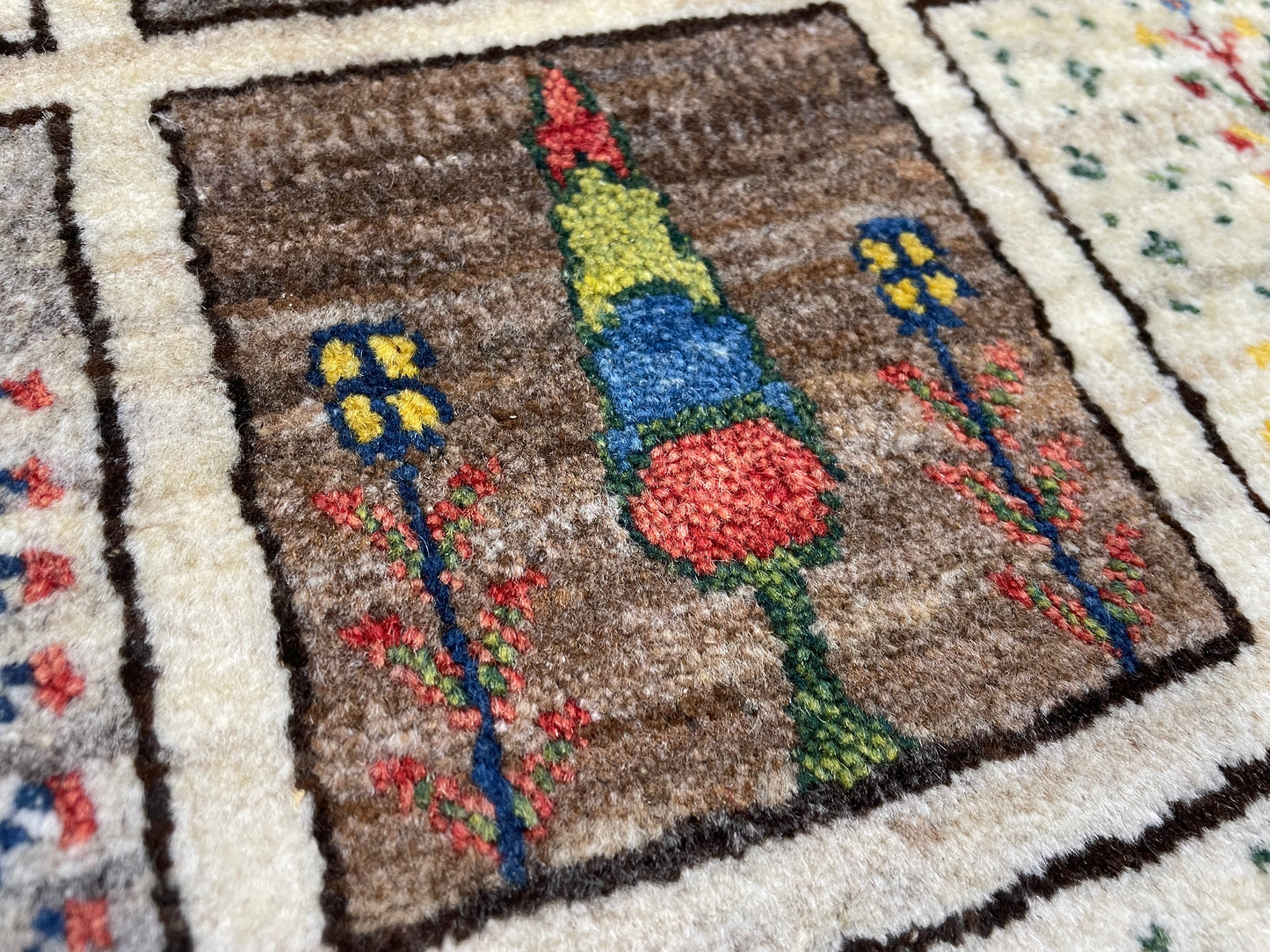 【オンライン限定】カシュクリギャッベ 132cm x 87cm RJ14780