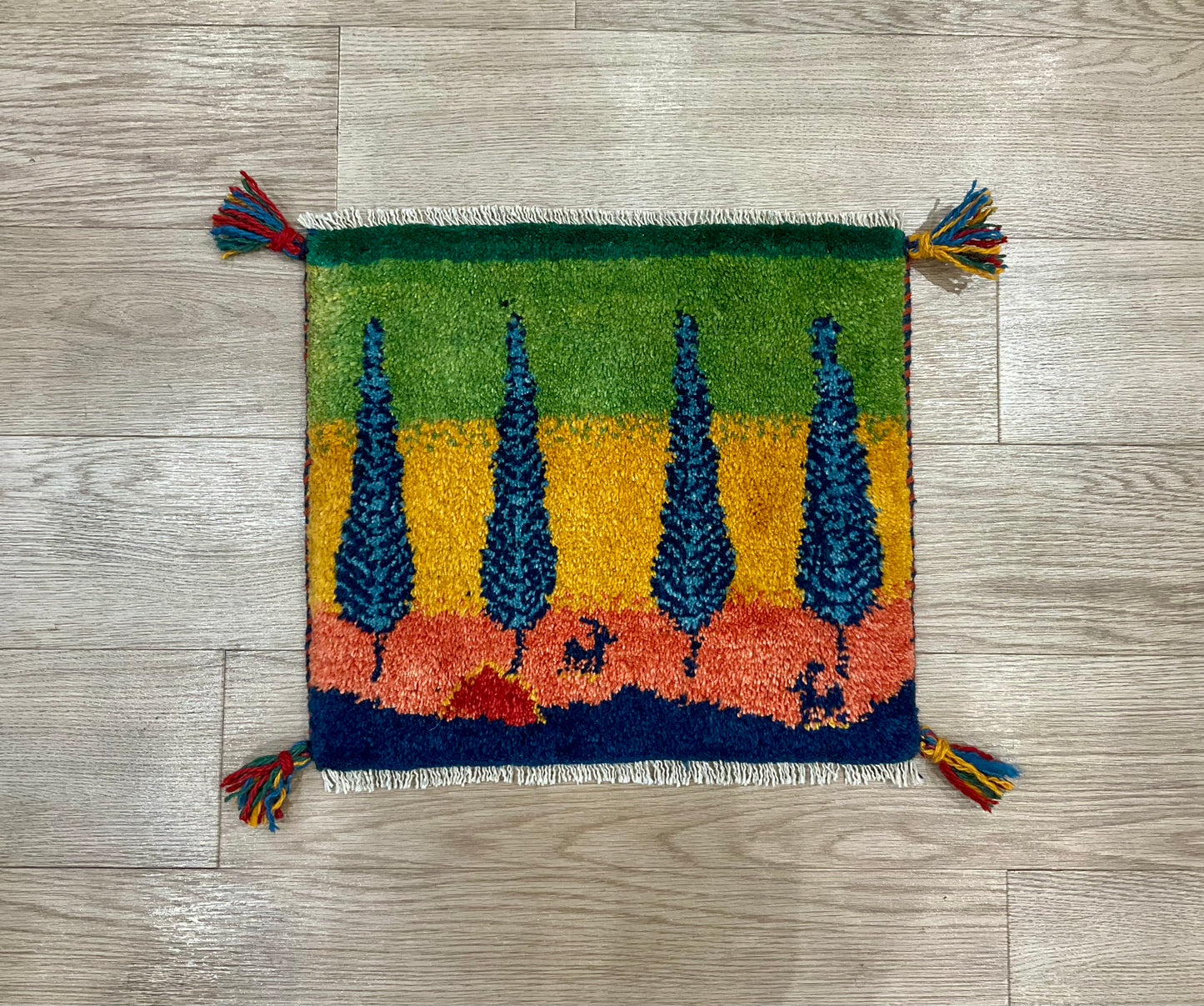 ギャッベ 43cm x 39cm Z803