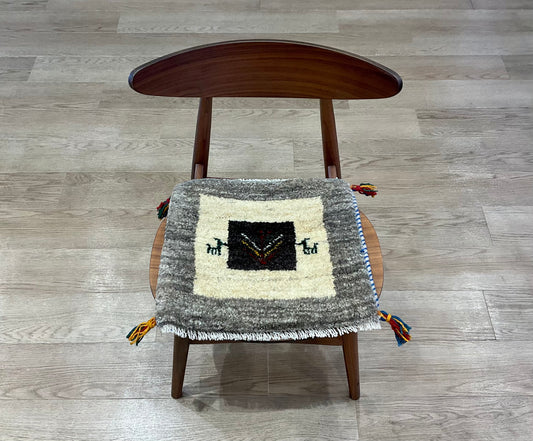 ギャッベ 42cm x 39cm Z1147