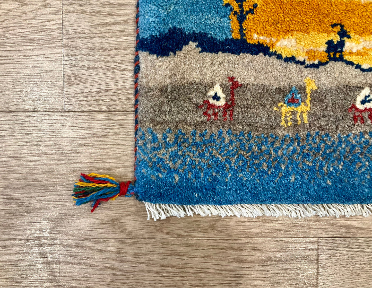 ギャッベ 43cm x 41cm Z779