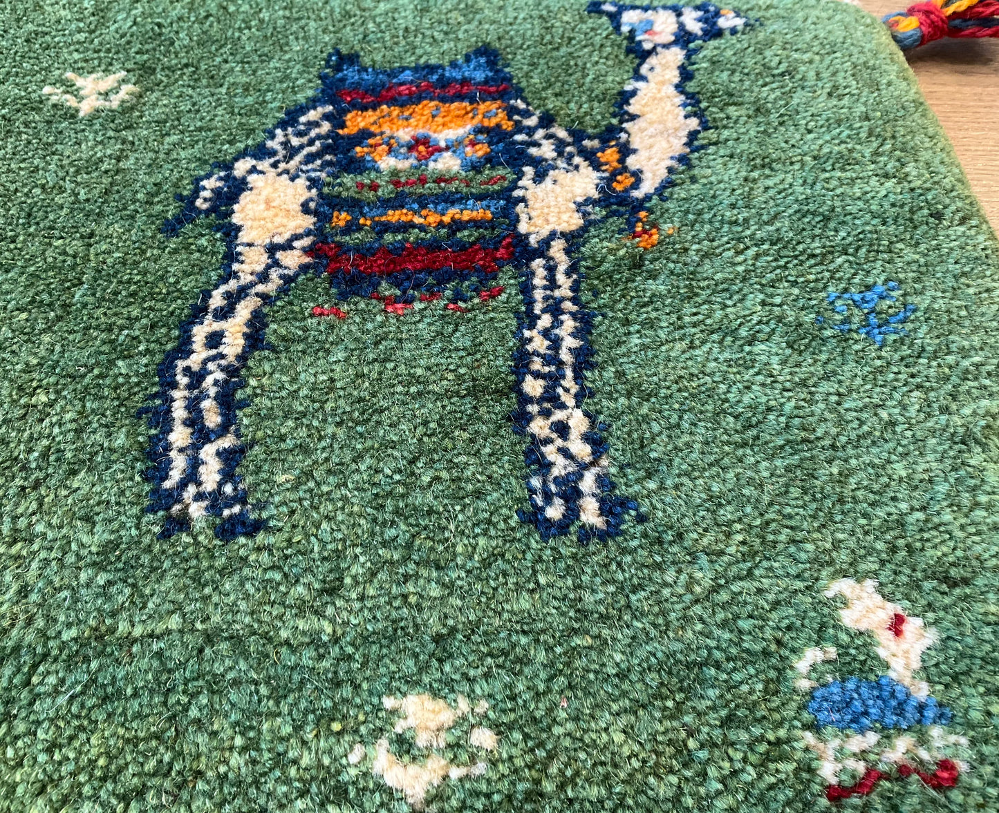 ギャッベ 46cm x 41cm Z965