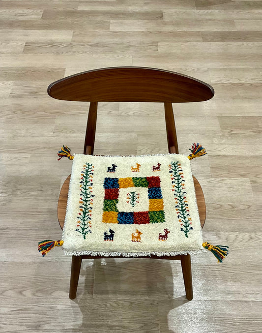 ギャッベ 42cm x 40cm Z1575