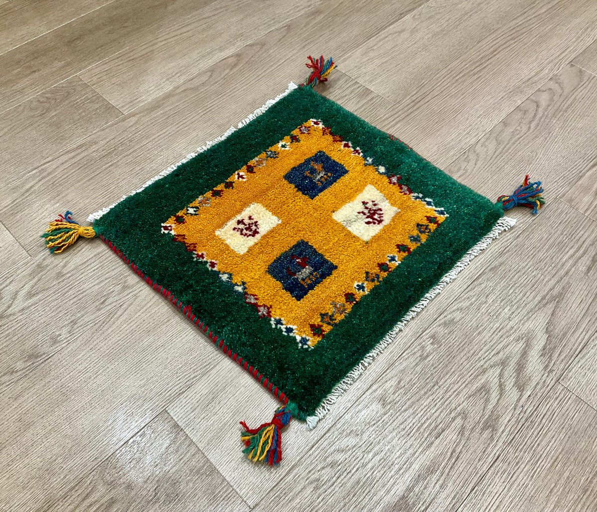 【福岡店】ギャッベ 43cm x 40cm Z3522