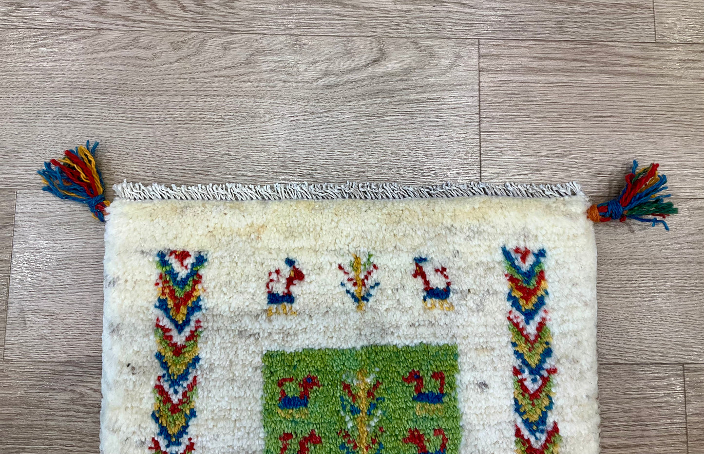 ギャッベ 43cm x 39cm Z1329