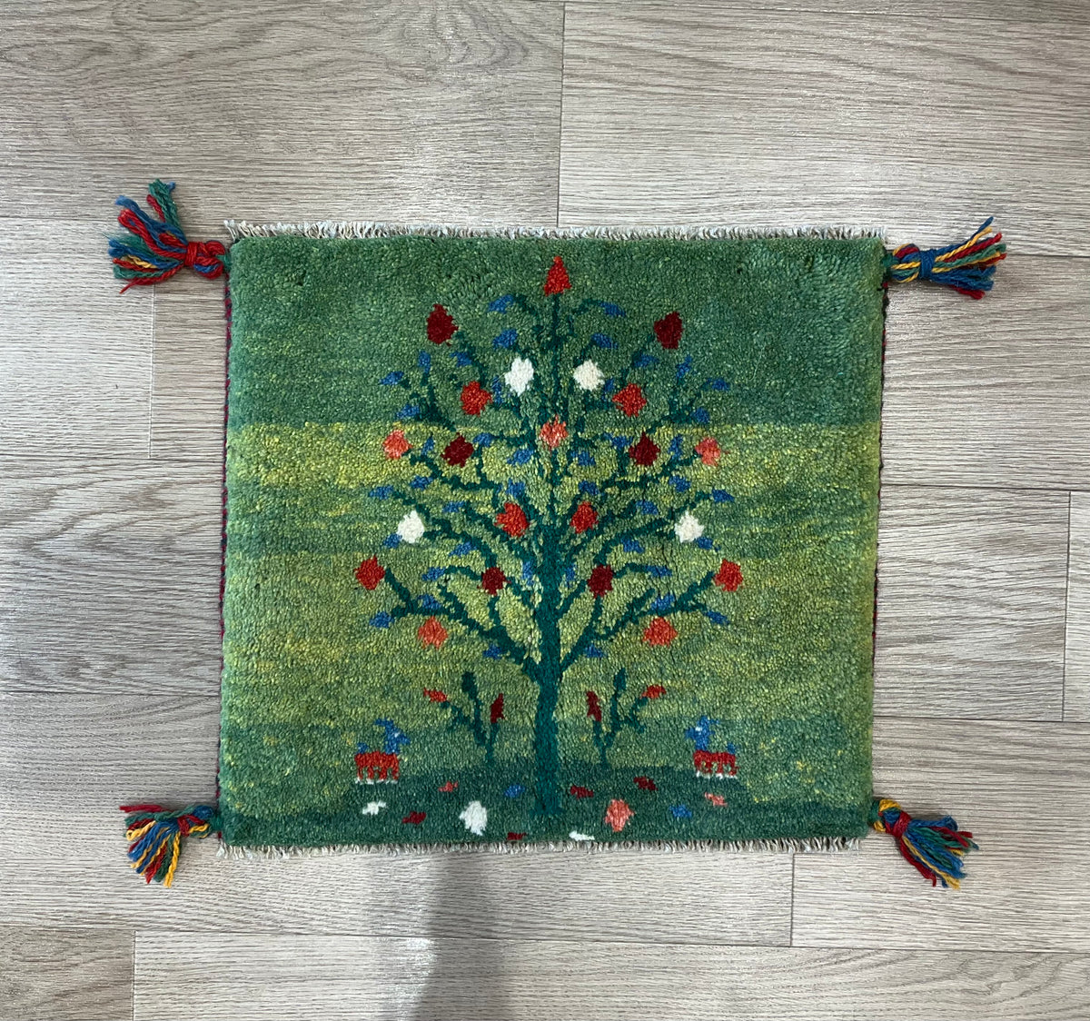 【福岡店】ギャッベ 42cm x 39cm Z3034