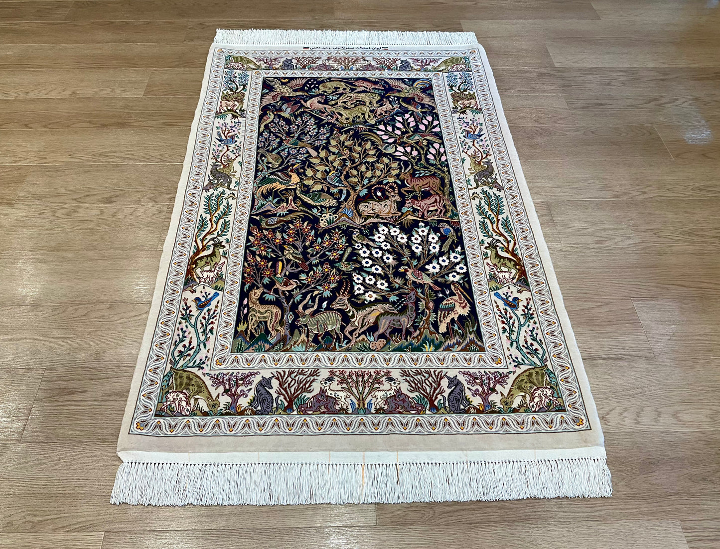 イスファハン バーネイ工房 138cm x 85cm A22619